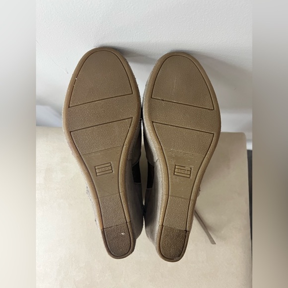 TOMS Tan Desert Wedge Suede Booties - Size 8.5! 👢 - Picture 5 of 6
